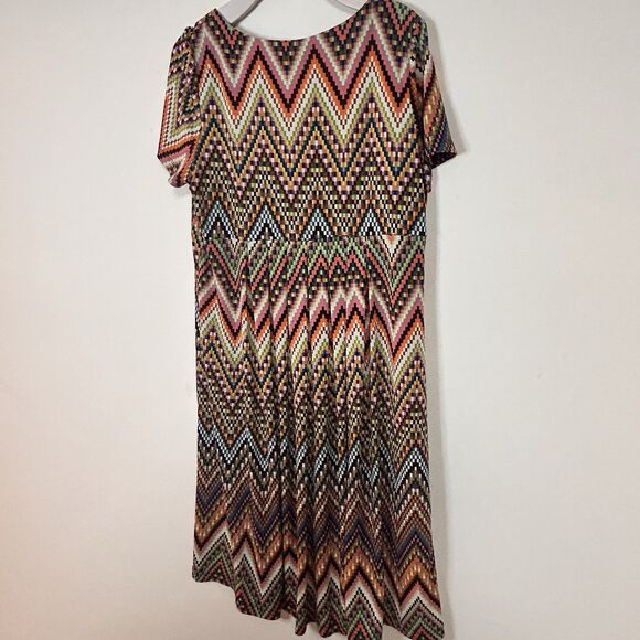 Nina Leonard Chevron Print Dress Size 16 Stretch Knit Short Sleeve Boho - Picture 6 of 7